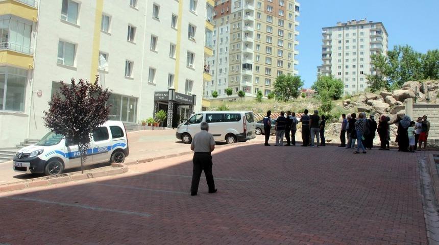 13. kattan düşen genç kız hayatını kaybetti