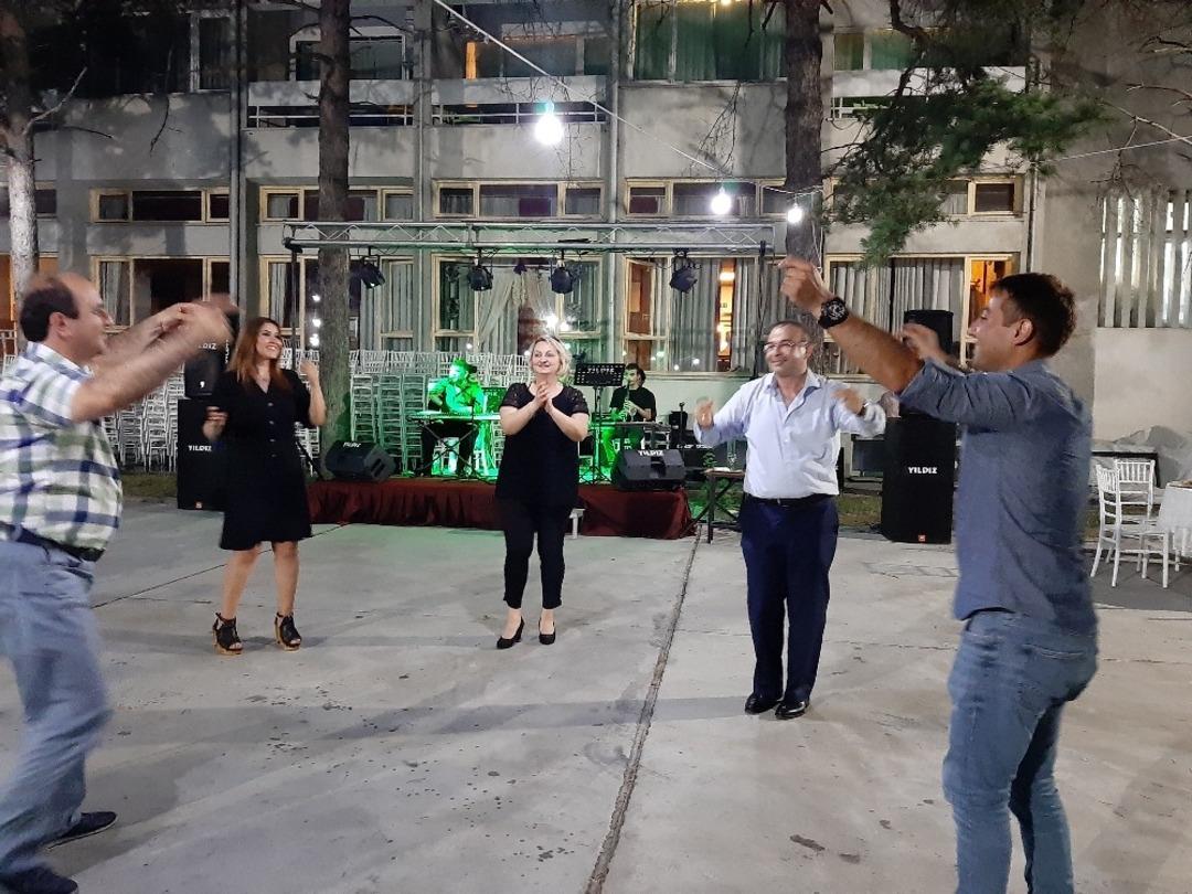 Tayini &ccedil;ıkan J.Komutanı Binbaşı &Ouml;zen &rsquo;e veda yemeği