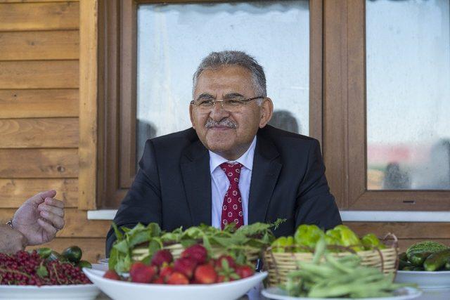 Başkan Büyükkılıç, Doğal Ürünler Bahçesi’nde incelemelerde bulundu