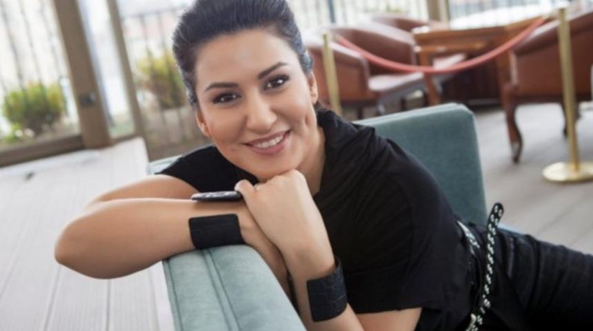 İclal Aydın saçlarını boyatmayı bıraktı! Yeni imajı beğeni topladı