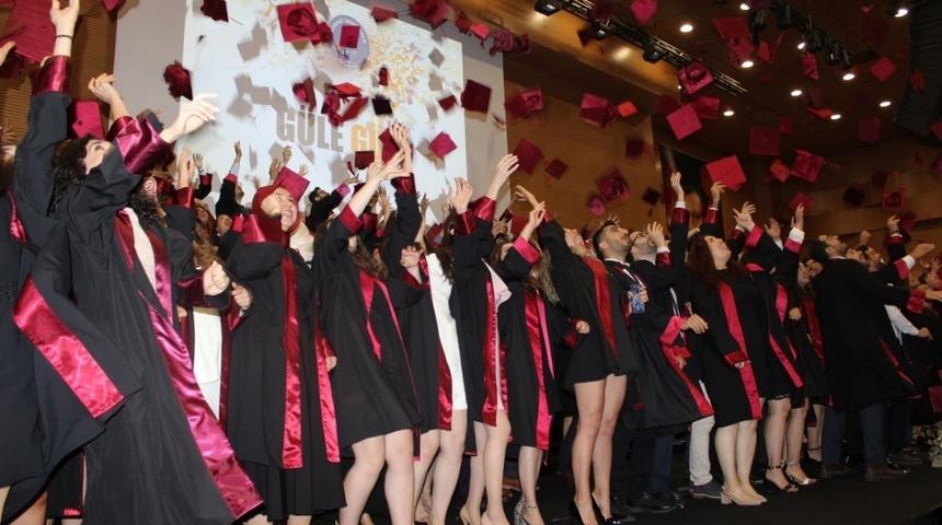 Tıp Fak&uuml;ltesi mezunları hekimlik mesleğine adım attı