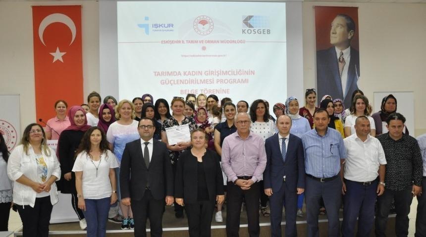 Girişimcilik Eğitimi alan 75 kadın çiftçiye katılım belgeleri verildi
