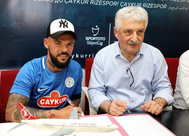 <br />
Çaykur Rizespor'da Moroziuk imzaladı