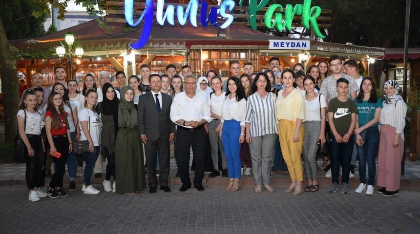 Başkan &Ccedil;er&ccedil;i Makedon &ouml;ğrencileri ağırladı