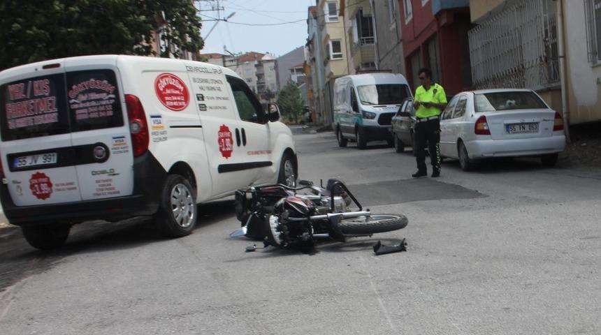 Ticari araçla motosiklet çarpıştı:1 yaralı