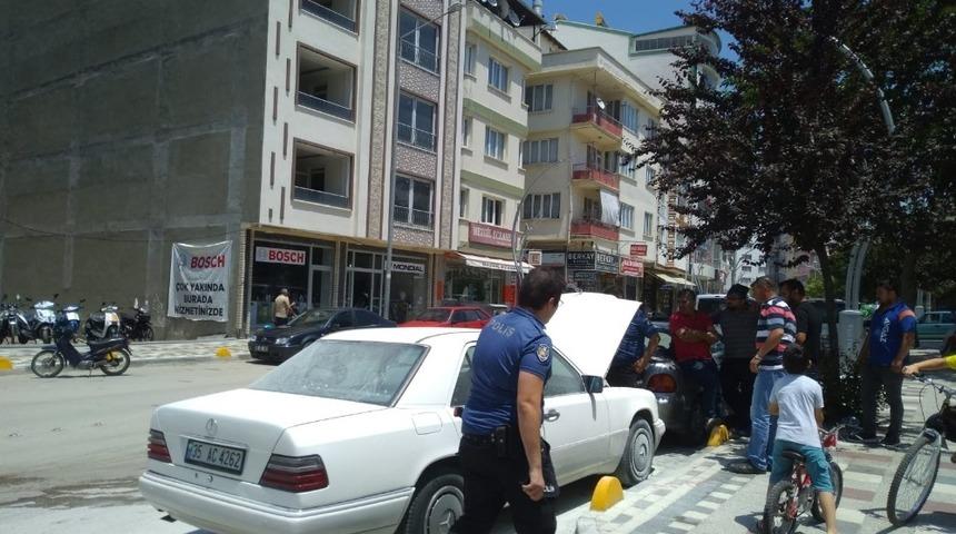 Park halinde ki araç alev aldı