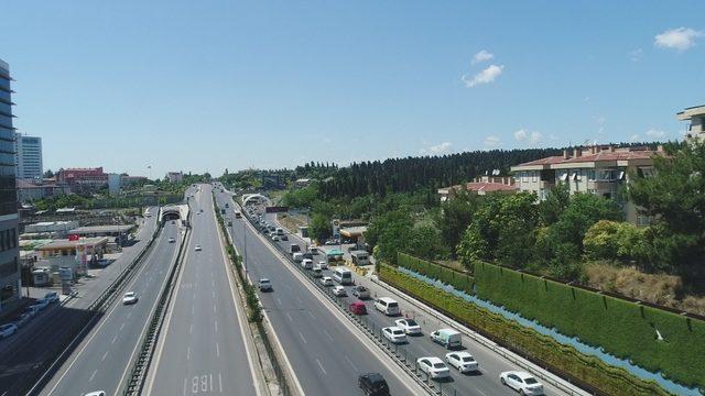 Avrasya Tüneli’nde oluşan trafik yoğunluğu havadan görüntülendi