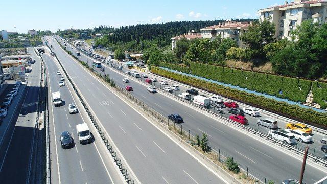 Avrasya Tüneli’nde oluşan trafik yoğunluğu havadan görüntülendi