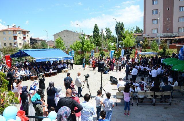 Palandöken Belediyesi’nin sergisine yoğun ilgi