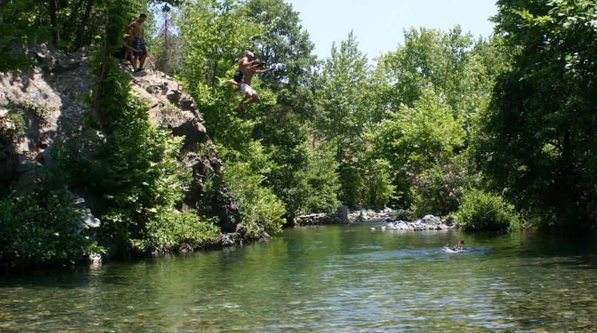 Mıhlı Şelalesi serinlemek isteyenlerin gözdesi oldu