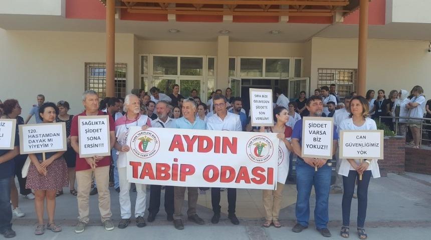 Aydın Tabip Odası, şiddet mağduru Dr. Orhan Bayır&rsquo;e destek i&ccedil;in S&ouml;ke&rsquo;ye &ccedil;ıkarma yaptı