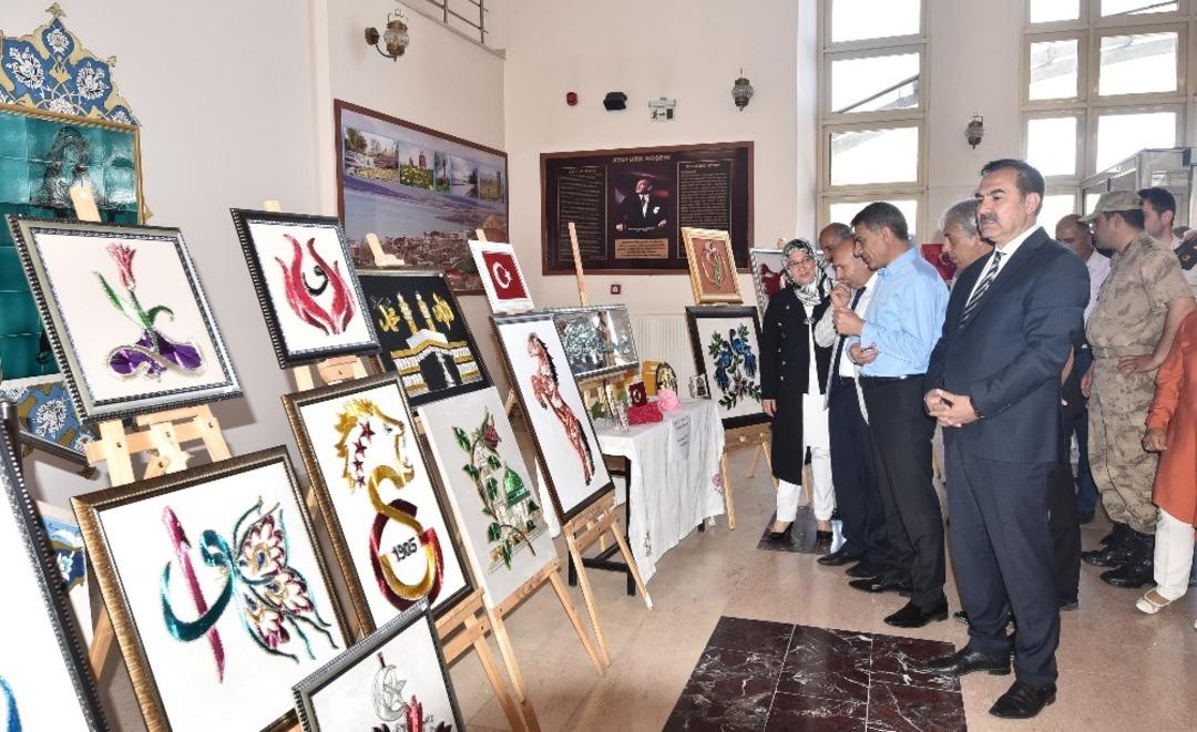 Ahlat HEM&rsquo;den yılsonu sergisi