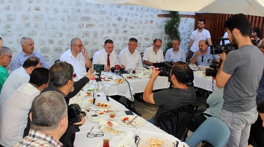 Savaş: "Hatay&rsquo;ın 10 milyar euro &ccedil;i&ccedil;ek&ccedil;ilik ve fidancılıkta potansiyeli var"