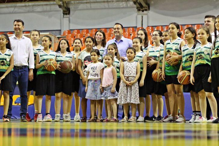 Başkan Dutlulu basketbol yaz okulunu ziyaret etti G1