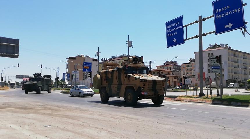 Suriye sınırına zırhlı araç ve asker sevkiyatı