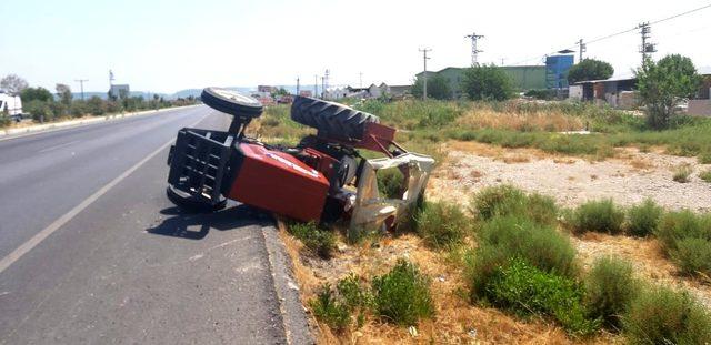 Söke’de traktör kamyonetle çarpıştı: 2 yaralı