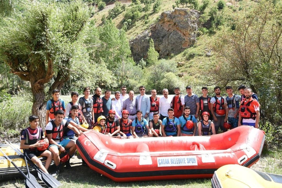 &Ccedil;atak&rsquo;ta rafting heyecanı