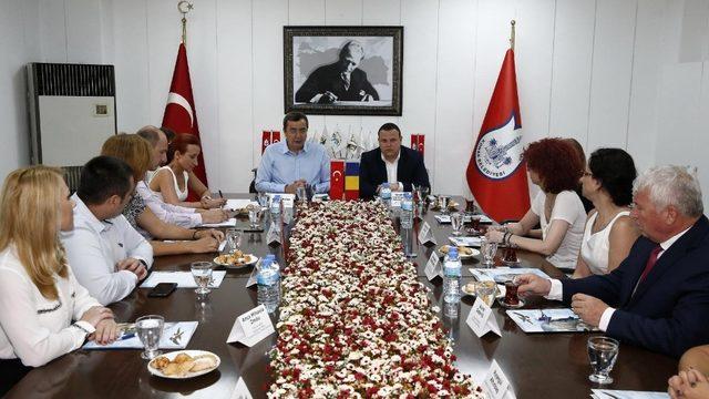 Konak-Bükreş köprüsü güçleniyor