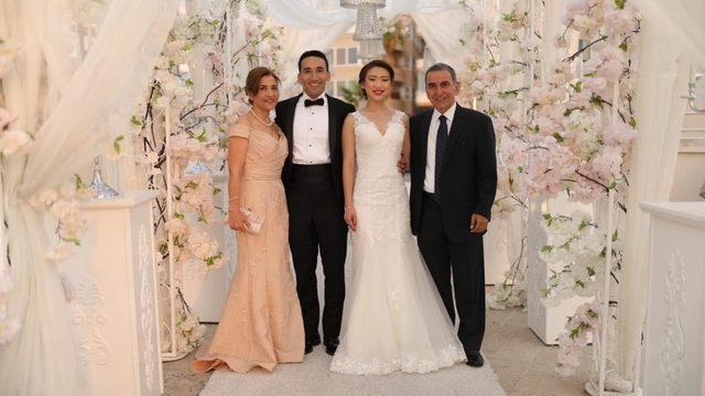 Facebook’ta çalışırken tanıştığı Tayvanlı ile evlendi