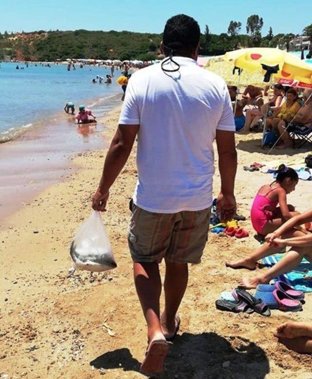 Didim&rsquo;de zabıta ekipleri sahilde seyyar avına &ccedil;ıktı 2