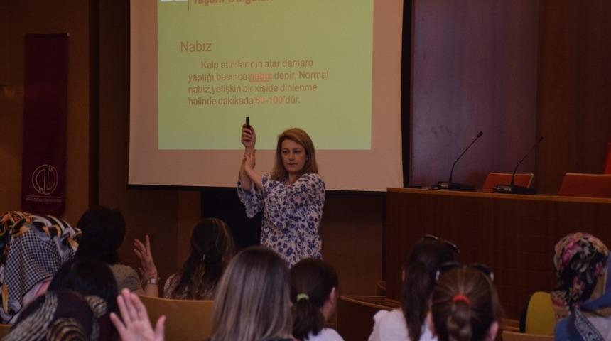 Anadolu &Uuml;niversitesi&rsquo;nden personele ilk yardım eğitimi