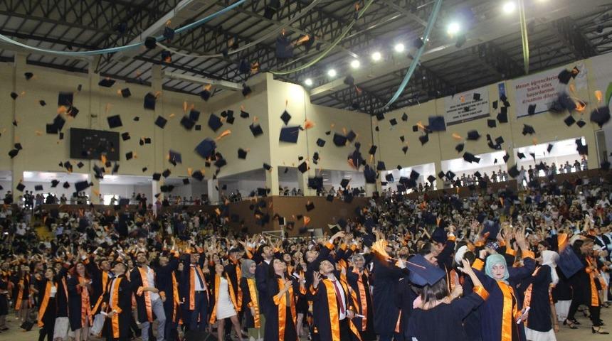 675 &ouml;ğrenci mezuniyet sevinci yaşadı