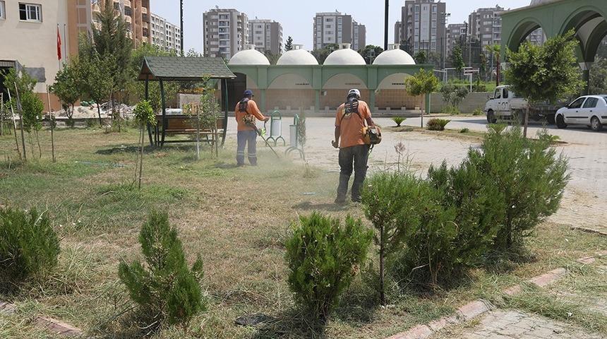 Y&uuml;reğir&rsquo;de park ve yeşil alanların bakımları yapılıyor