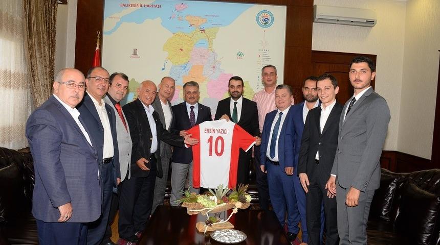 Balıkesirspor y&ouml;netimi Vali Yazıcı&rsquo;yı ziyaret etti