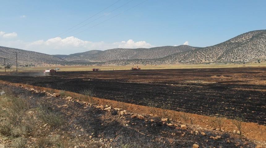 Korkuteli’nde anız ve ekin yangını