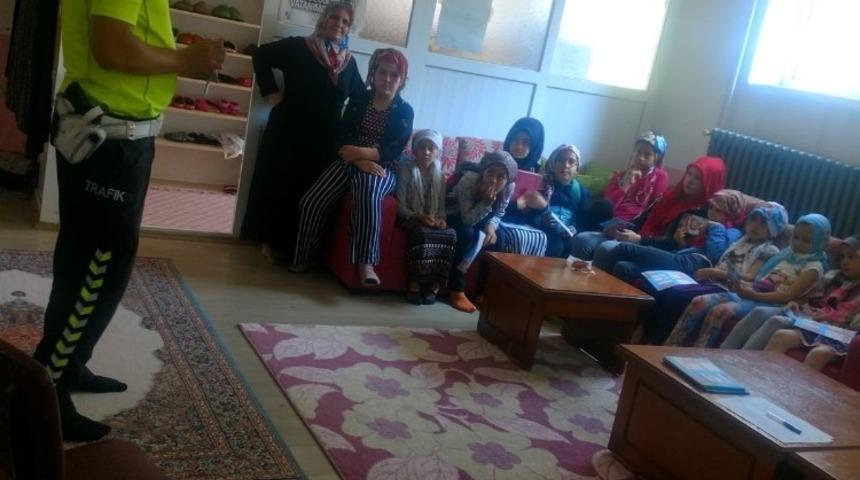 Yaz Kur’an kursu öğrencilerine trafik eğitimi verildi