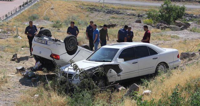 Aracıyla çarpıp, şarampole yuvarladığı otomobilin sürücüsünü öldürdü