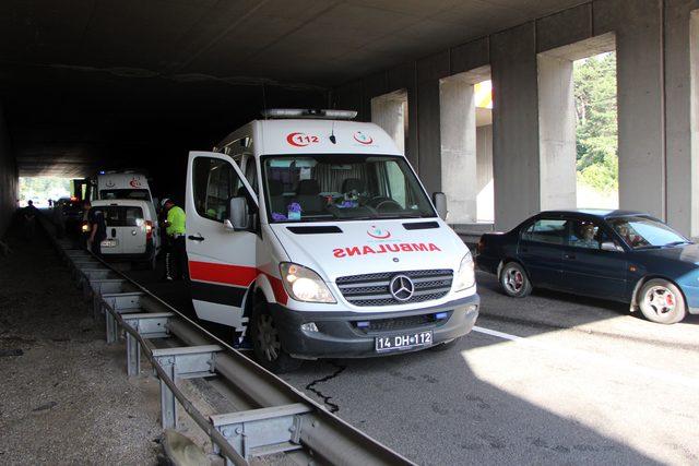 Hafif ticari araç ile traktör çarpıştı: 2 yaralı