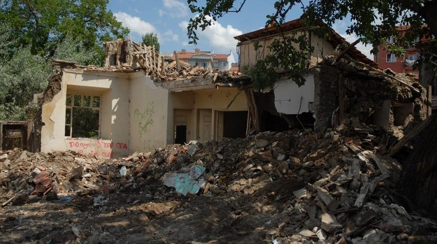 Çorum’da 222 metruk ev yıkıldı