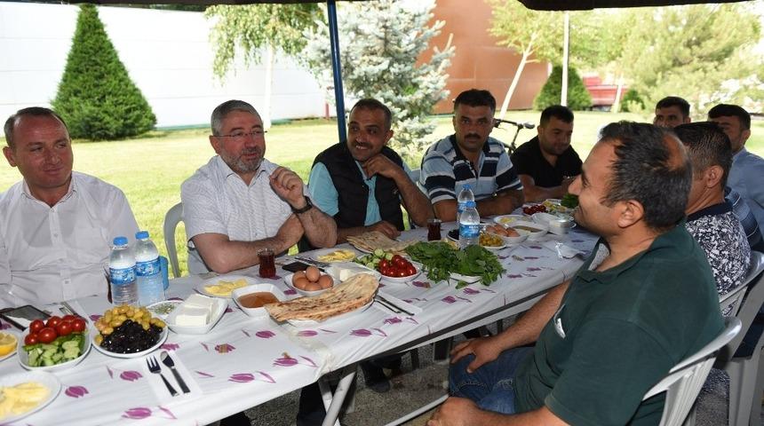 Başkan Aşgın pazarcılarla buluştu