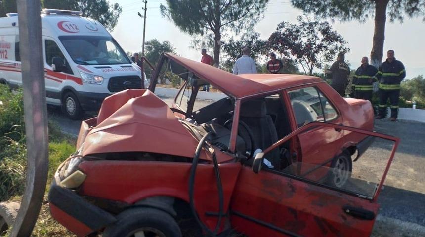 Otomobil trafik levhasına çarptı; 1 ölü 5 yaralı