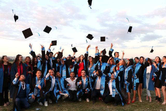 Türk Hava Kurumu Üniversitesi'nde mezuniyet coşkusu