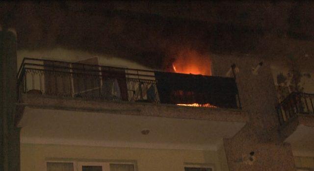 Başkent'te 4 katlı apartmanda yangın: 2 kişi dumandan etkilendi