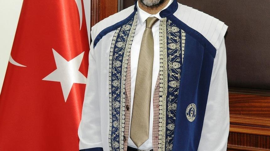 Rekt&ouml;r Aldemir; &ldquo;AD&Uuml; ailesi b&uuml;y&uuml;y&uuml;p g&uuml;&ccedil;leniyor&rdquo;