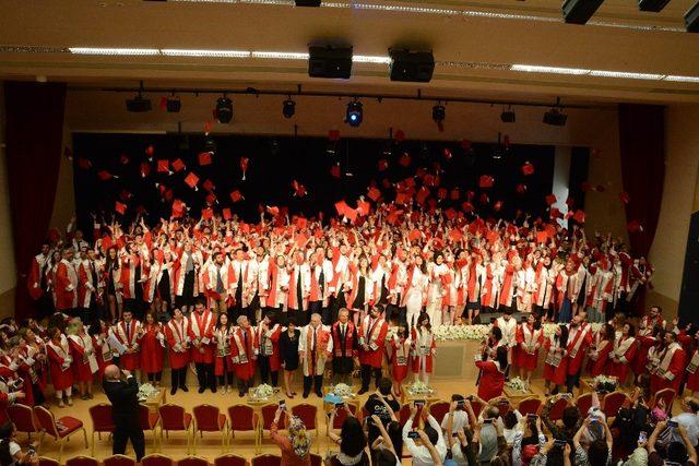İstanbul Kavram Meslek Yüksekokulu’nda mezuniyet coşkusu