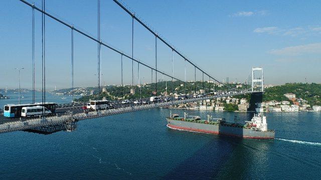 FSM Köprüsü’nde sabah saatlerinde oluşan trafik yoğunluğu havadan görüntülendi 3