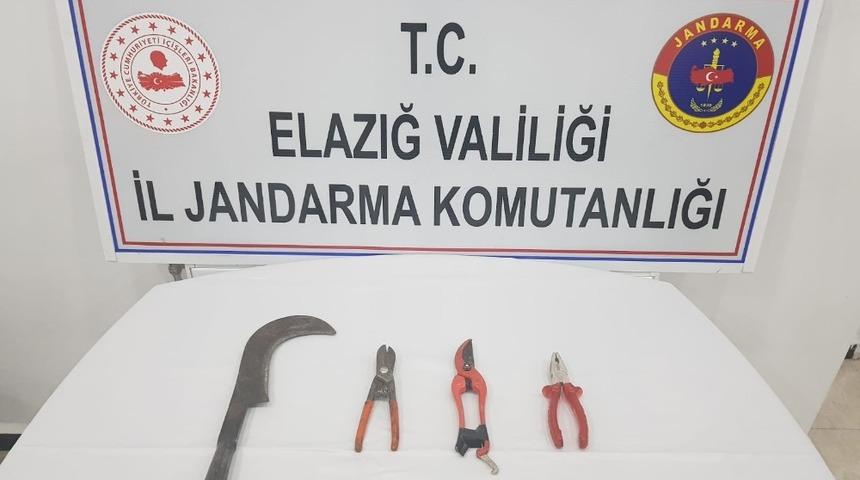 Telefon kablolarını &ccedil;alan 3 ş&uuml;pheli yakalandı