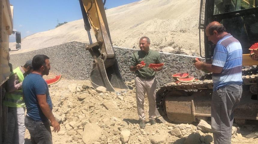 Vali Sonel,iki şehir arasındaki mesafeyi 50 dakikaya d&uuml;ş&uuml;ren yol &ccedil;alışmalarını inceledi