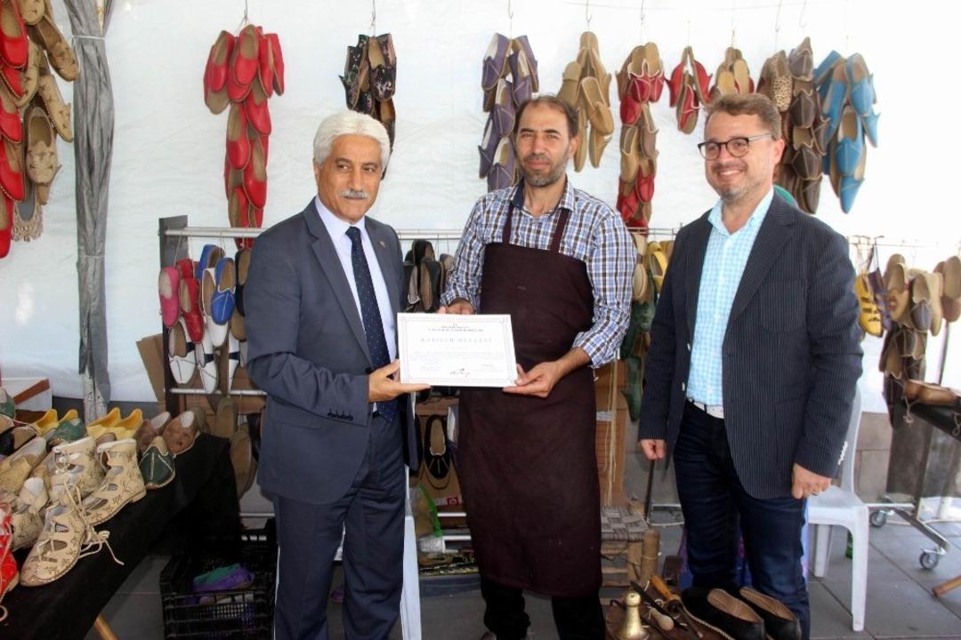 Unutulmaya y&uuml;z tutmuş el sanatları ustaları Kayseri halkıyla buluştu
