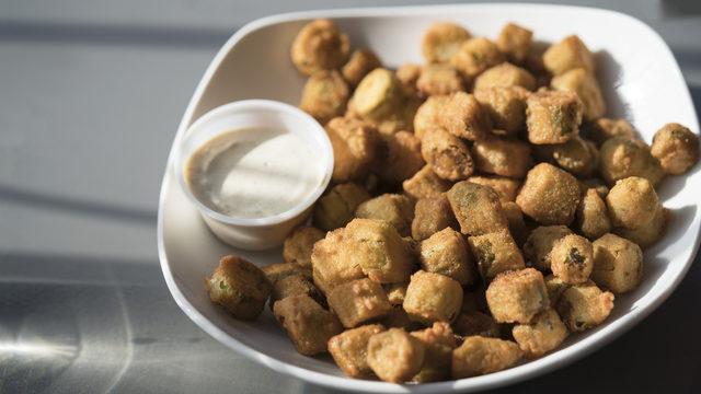 Tam yaz yemeği: Bamya kızartması