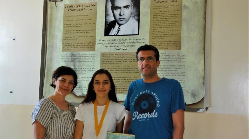 GKV&rsquo;li Zeynep &Ouml;zharat&rsquo;a Waterloo &Uuml;niversitesi&rsquo;nden matematik &ouml;d&uuml;l&uuml;