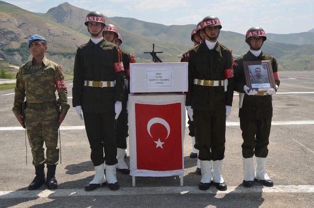 Hakkari'de Şehit Piyade Onbaşı Önlemeç için tören