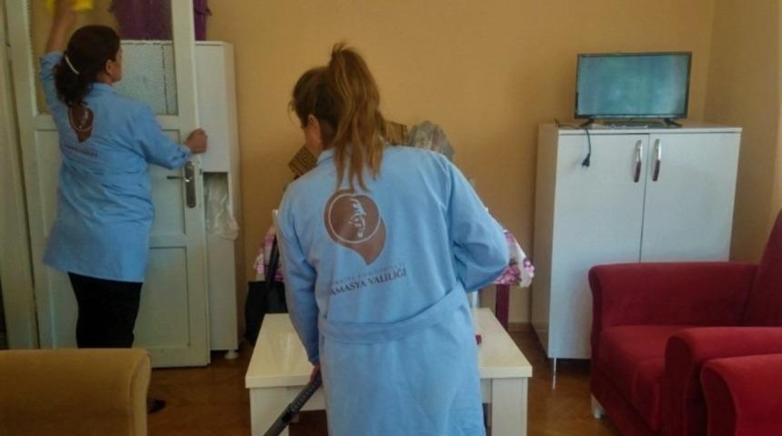 Amasya SYDV&rsquo;den korunmaya muhta&ccedil; yaşlılara evde bakım hizmeti