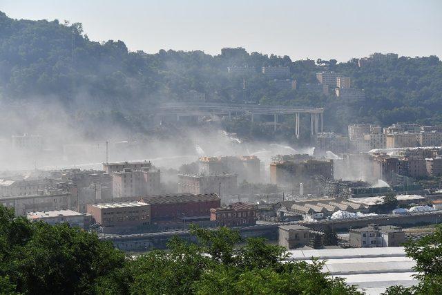 İtalya’da 43 kişiye mezar olan köprü kontrollü şekilde yıkıldı