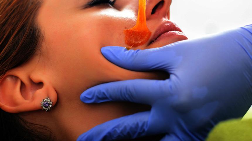 G&uuml;neş koruyucuları nemlendirici gibi kullanmayın, y&uuml;z&uuml;n&uuml;ze ağda uygulamayın!