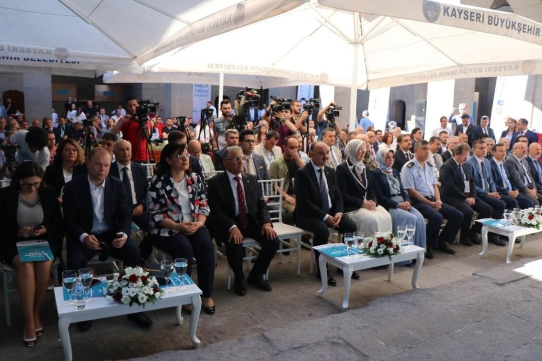 D&uuml;nyanın ilk tıp fak&uuml;ltesinde &lsquo;Sağlık Turizmi&rsquo; &Ccedil;alıştayı